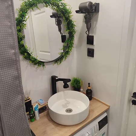 Stylish Center - Near Border - Self Check-in Apartment *